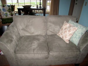 loveseat-before